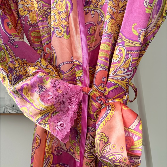 Jones New York Paisley Satin Robe with Lace Trim - Picture 3 of 4